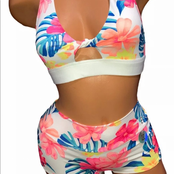 Victoria Secrets Gym to Swim - Picture 6 of 6